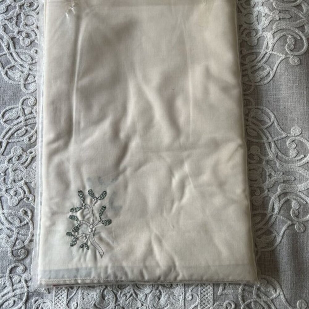 Vintage Tablecloth Linen Jabara Christmas Tree Holiday Embroidered & 8 napkins - Picture 2 of 11
